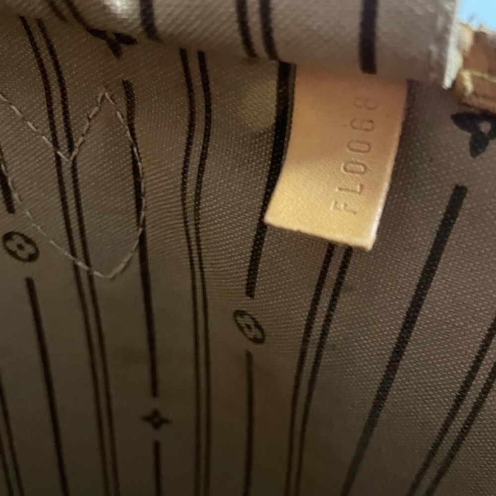 Louis Vuitton GM Never full - Picture 7 of 16